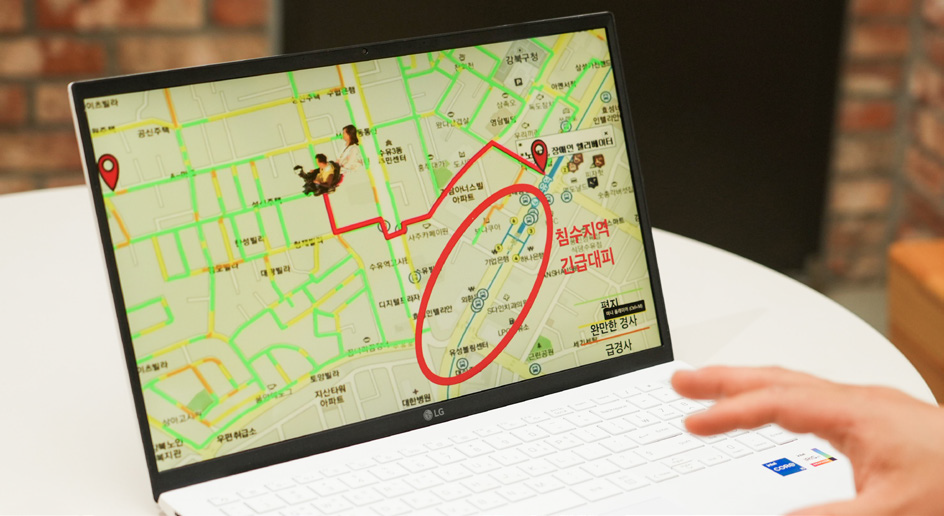 이동 약자들의 대피 경로를 표시한 물길목 네비게이션