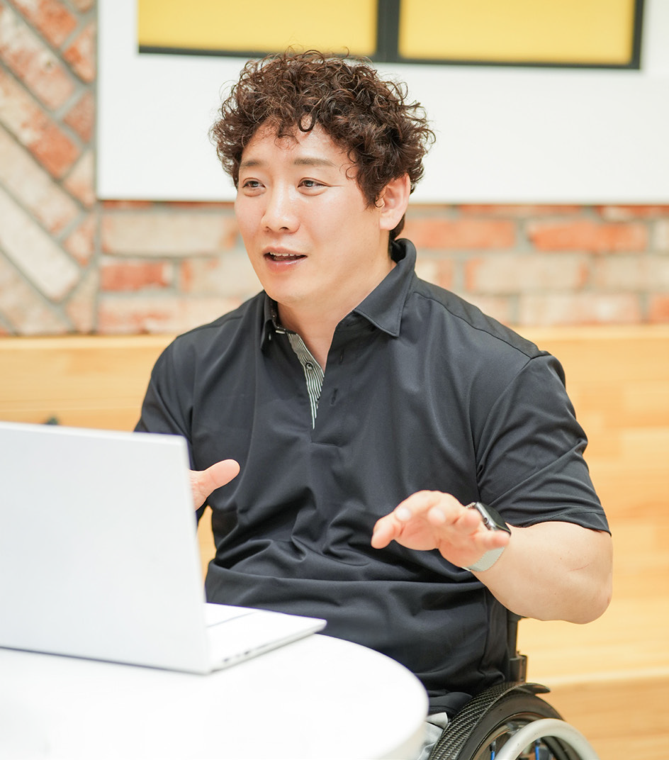  ㈜이리야시스템에 대해 설명하고 있는 허재혁 대표