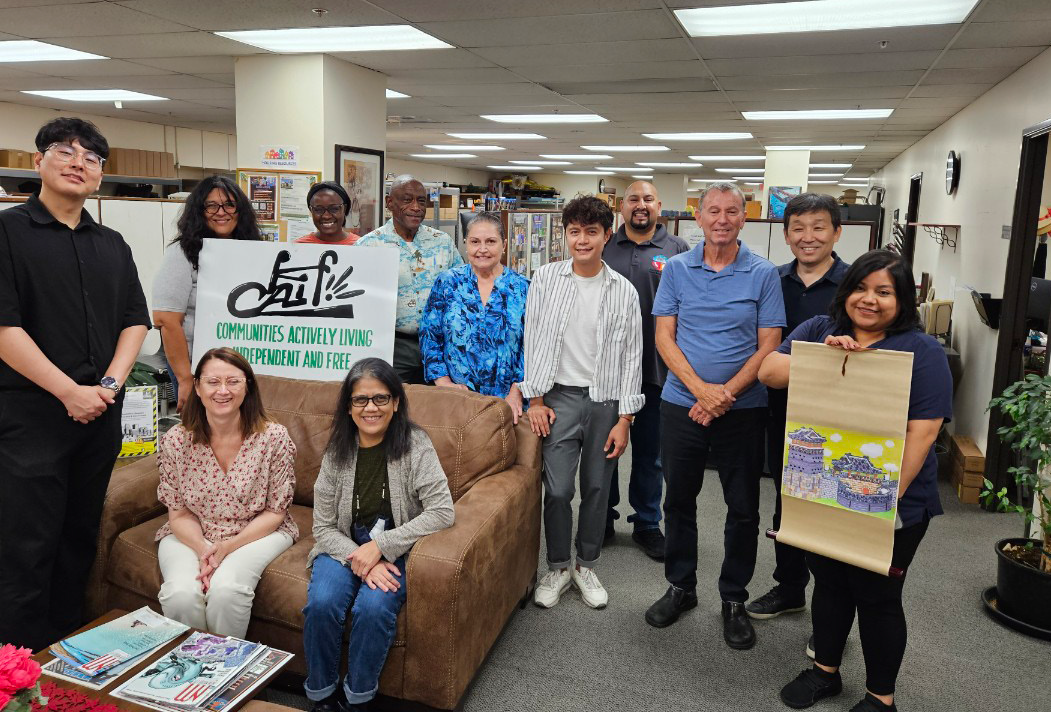 지원 고용 사무실에서 사람들 모습