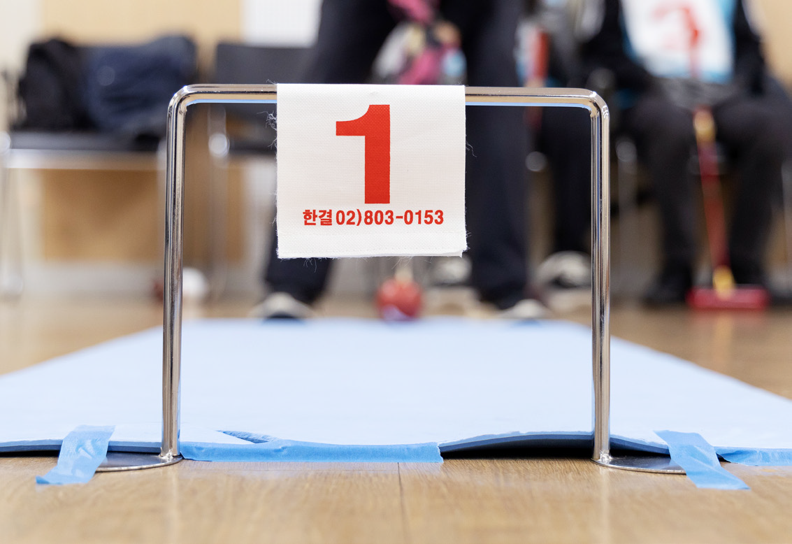 회원들이 가장 긴장한다는 1번 게이트 통과