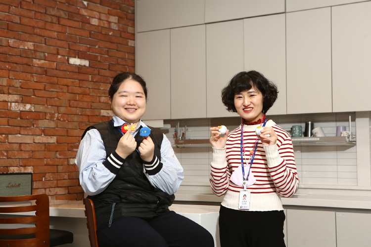 유정임 주임과 강하경 사원