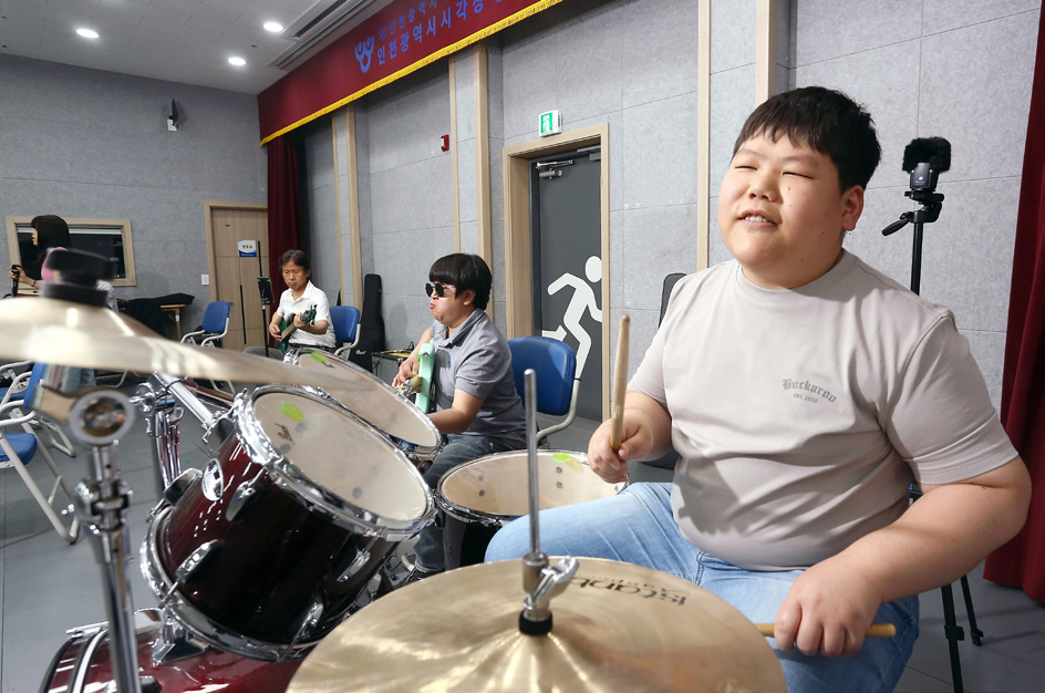 합주 내내 음악을 이끌던 안상진 드러머 