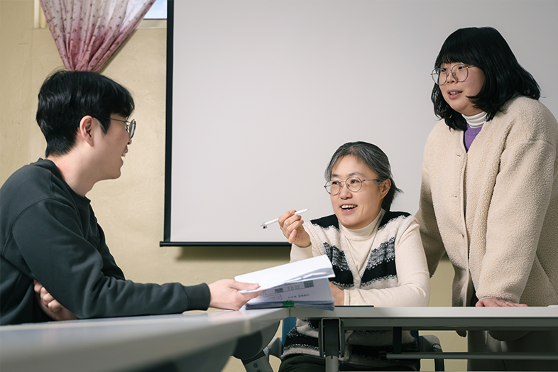 파도손의 당사자들은 상담과 교육, 일자리 모델을 함께 논의하며, 정신장애인이 한 사람의 노동자로 살아갈 수 있는 조건을 구체적으로 만들어간다.