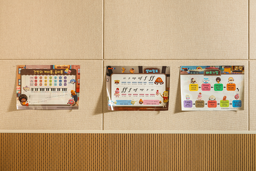 사랑방 같은 따뜻함이 돋보이는 카페 내부 인테리어