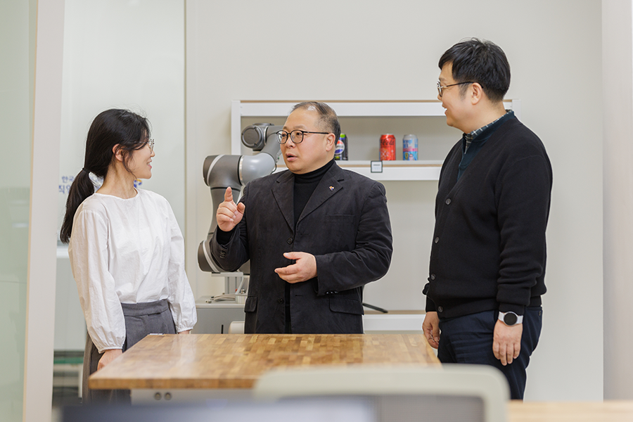 기술 너머 ‘사람’을 보다 사진
